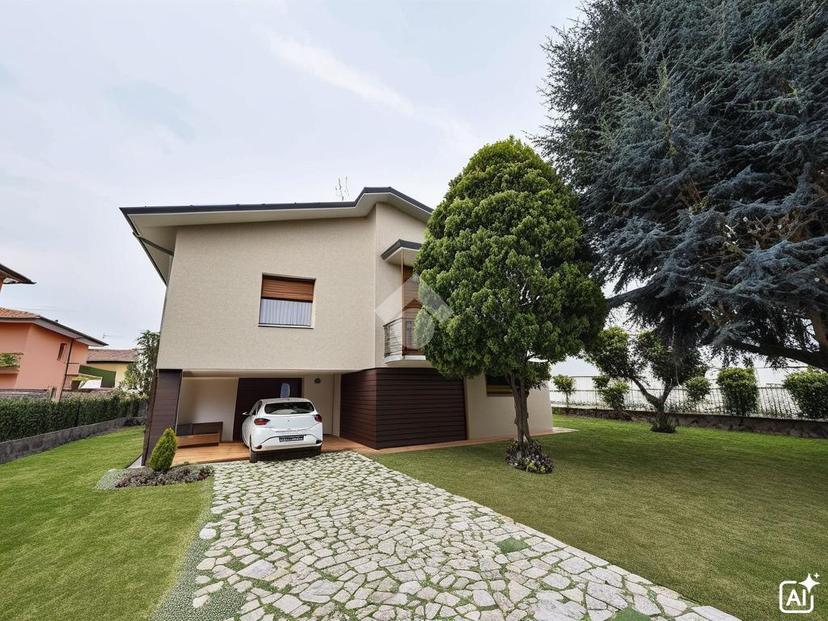 Villa in Via Francesco Petrarca 14, Rovato — foto 5 di 5