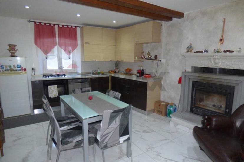 Appartamento in Via S. Giorgio 16, Castelveccana — foto 3 di 5