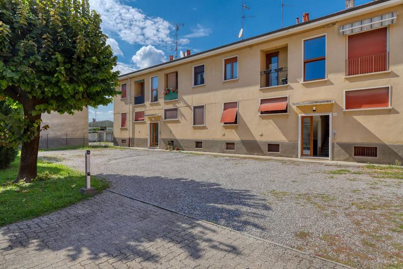 Bilocale in Via XXV Aprile, Carnago — foto 2 di 5