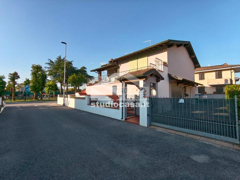 Villa in Via Crotti, Crema — foto 2 di 5