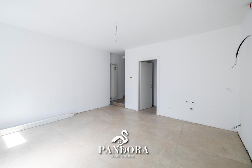 Porzione di casa in Via Gallidabino Cesare 3/7, Somma Lombardo — foto 2 di 5