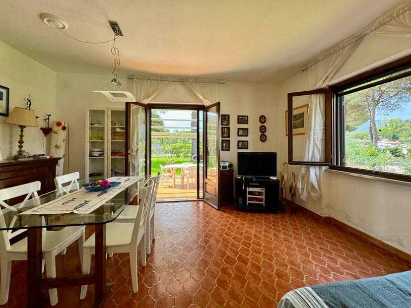Villa, Capoliveri