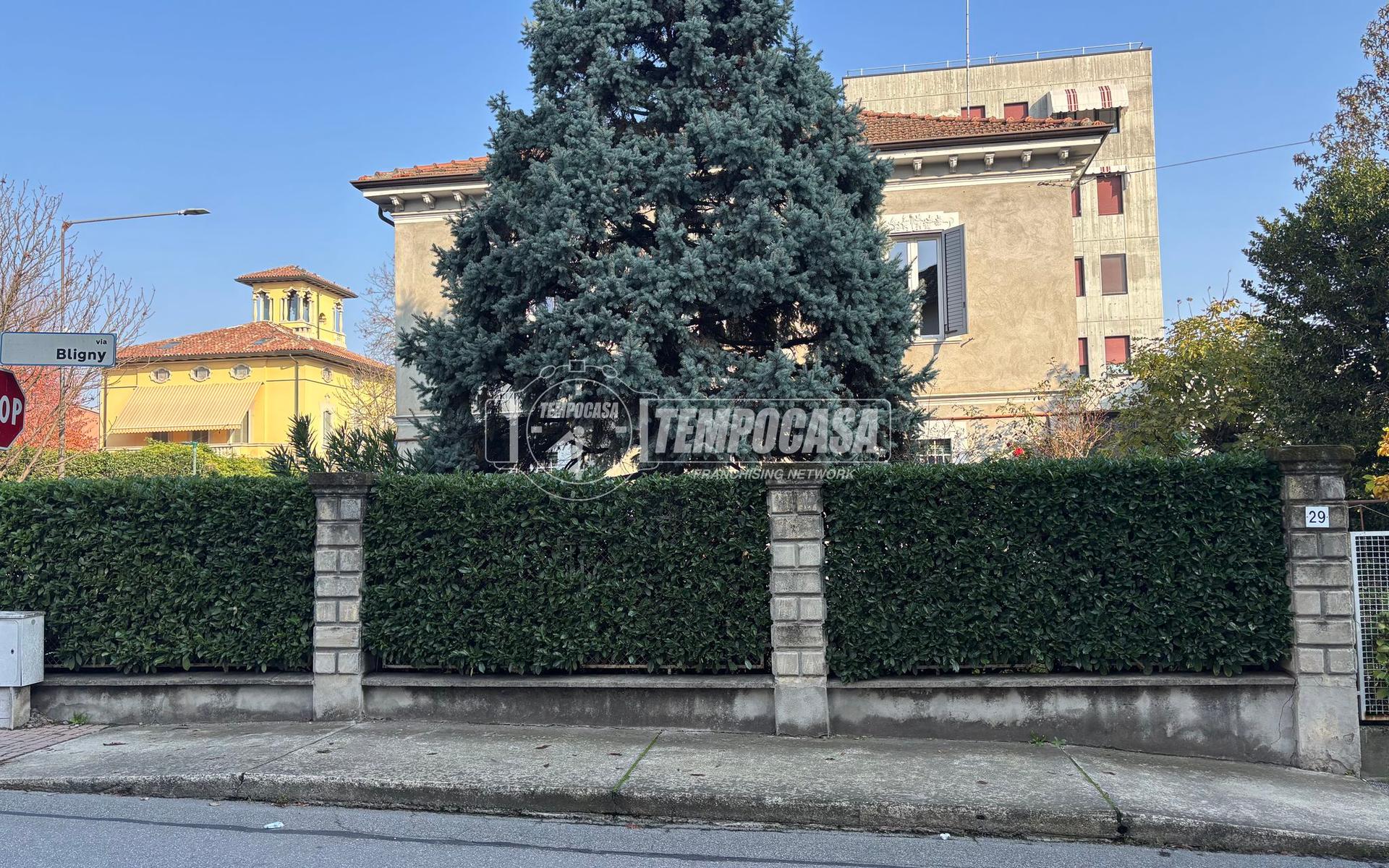 Casa indipendente in Viale Ottavio Marchino, Casale Monferrato