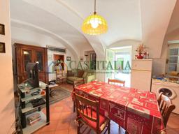 Casa indipendente, Azeglio