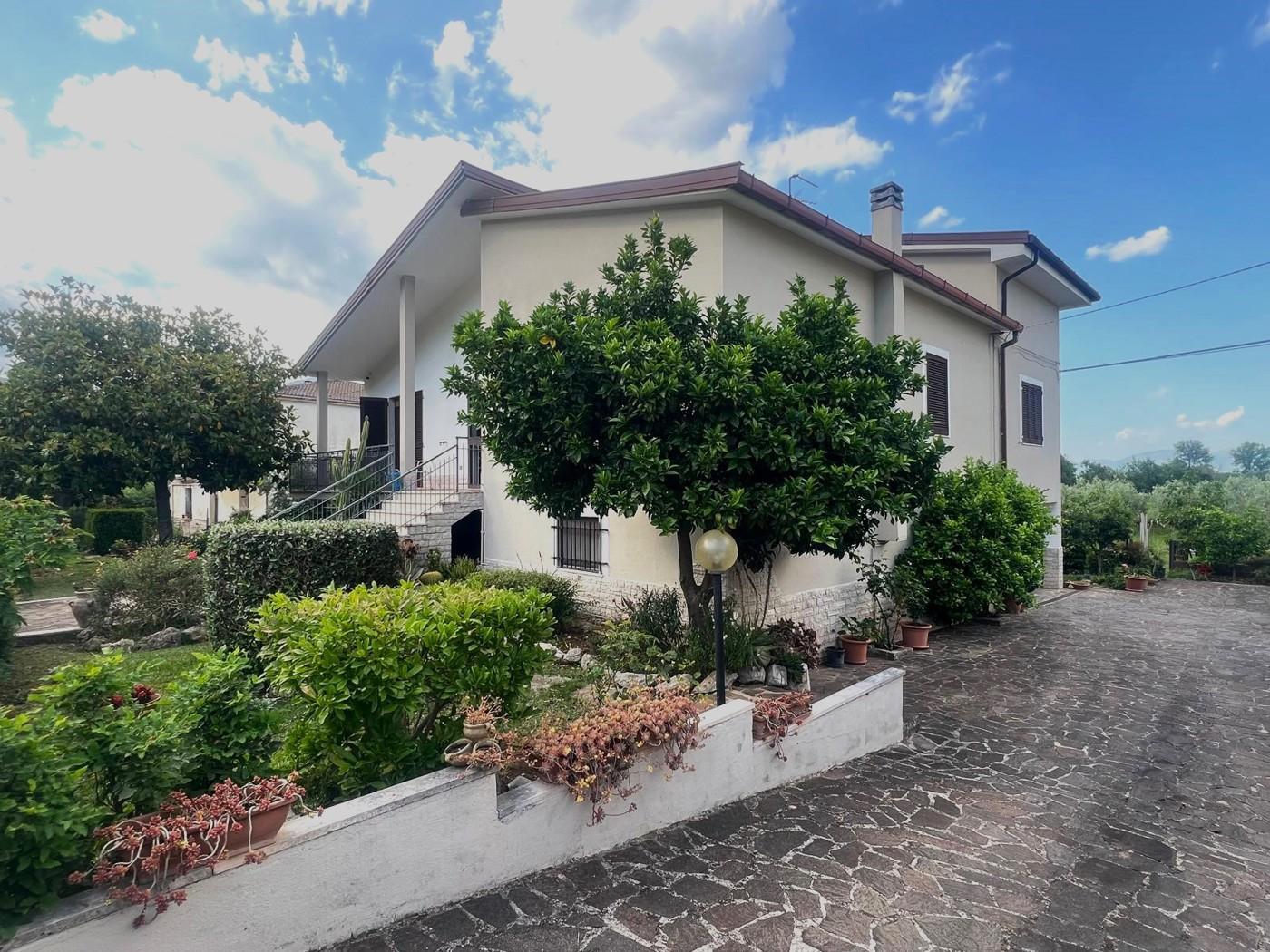 Casa indipendente in Viale Europa 118, Sesto Campano