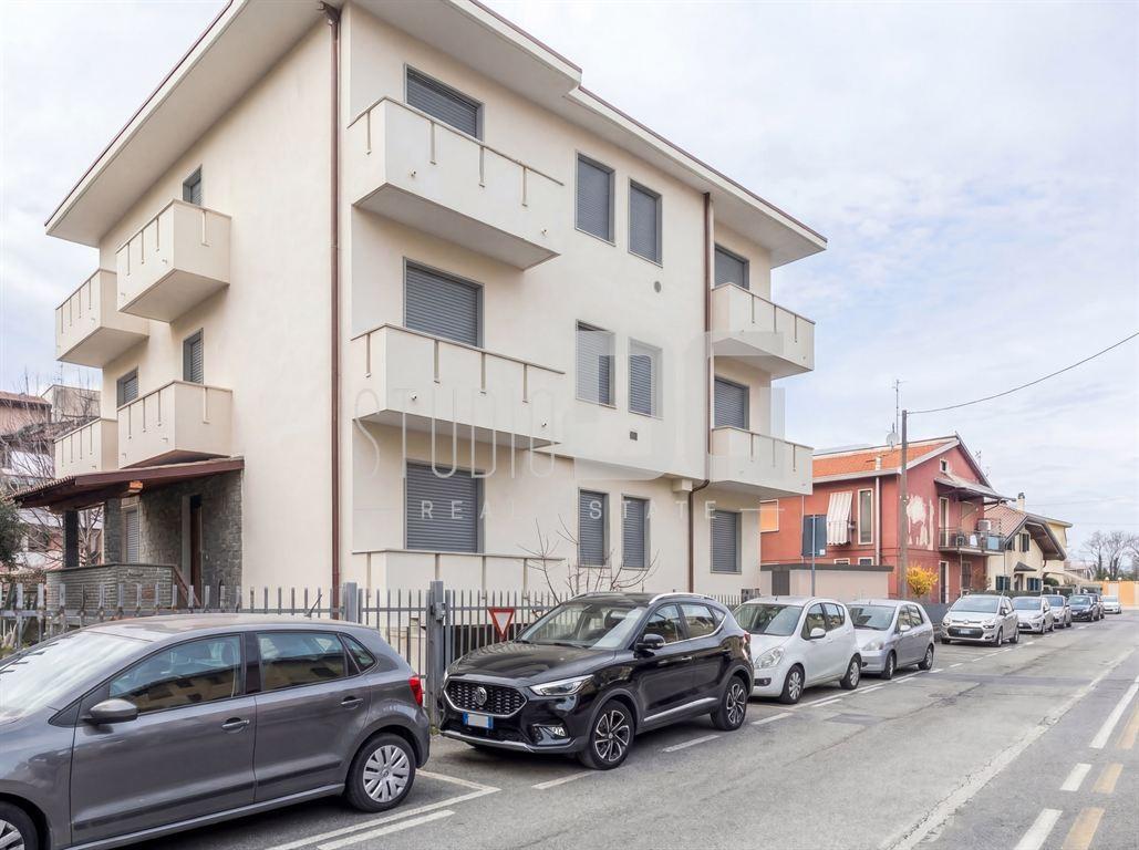 Bilocale in Via Bixio, Limbiate