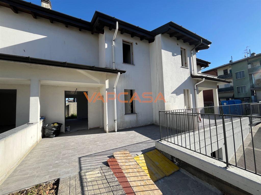Villa a schiera in Via Monte Bianco, Castel Rozzone