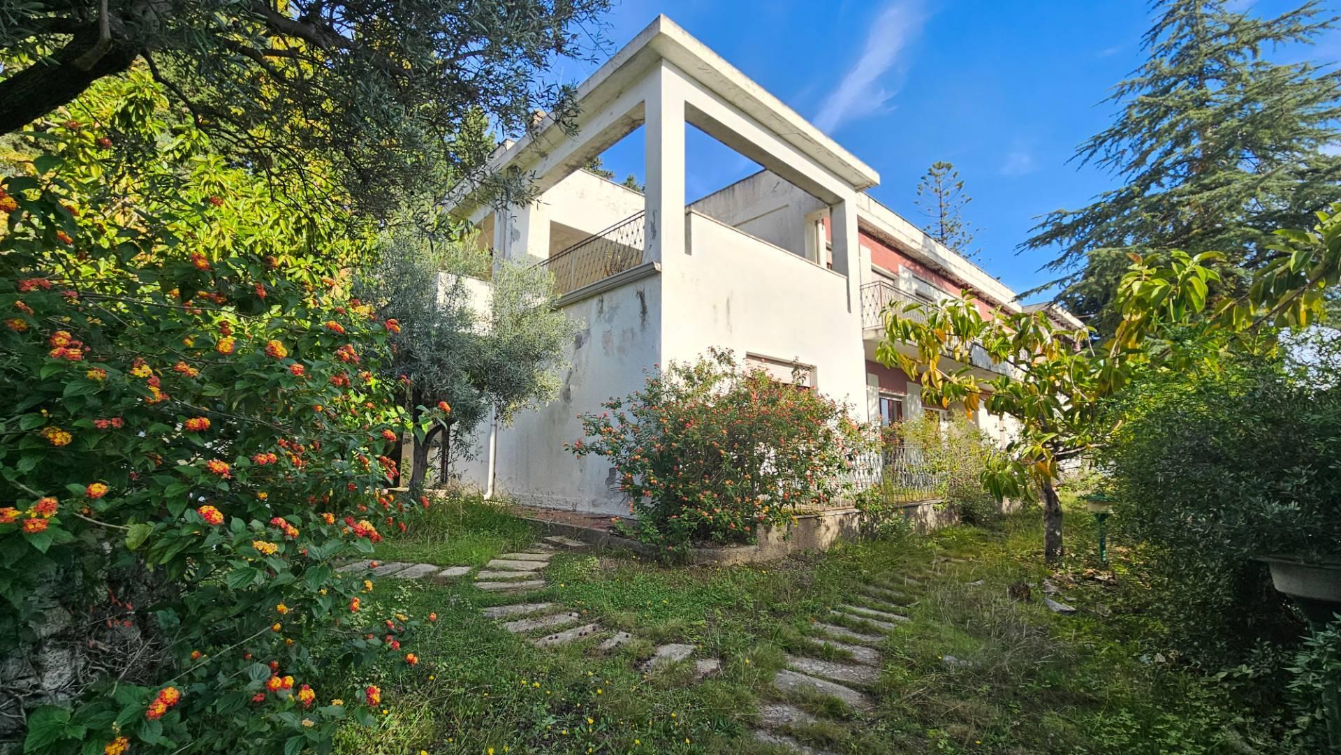 Villa, Stalettì