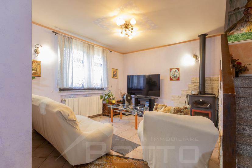 Villa a schiera in Via della Ciocca 94, Borgomanero — foto 4 di 5