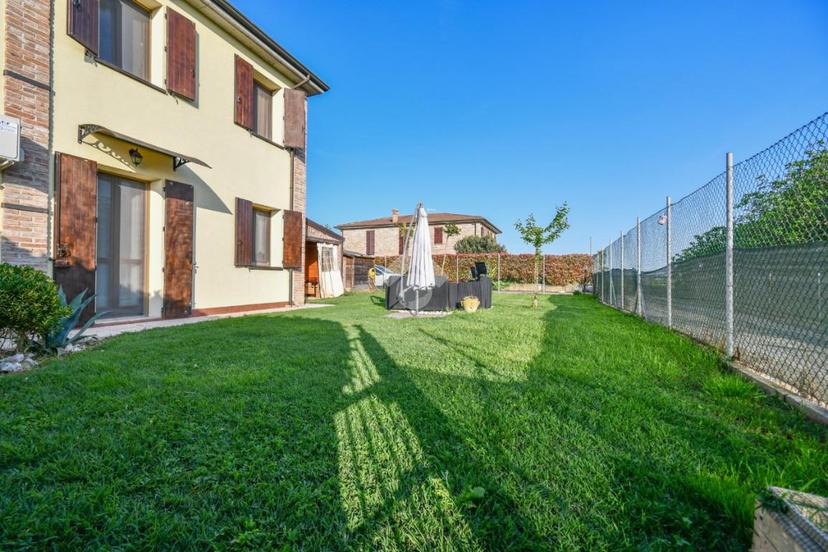 Villa a schiera in Via Tracchi 43, Poggio Renatico — foto 4 di 5