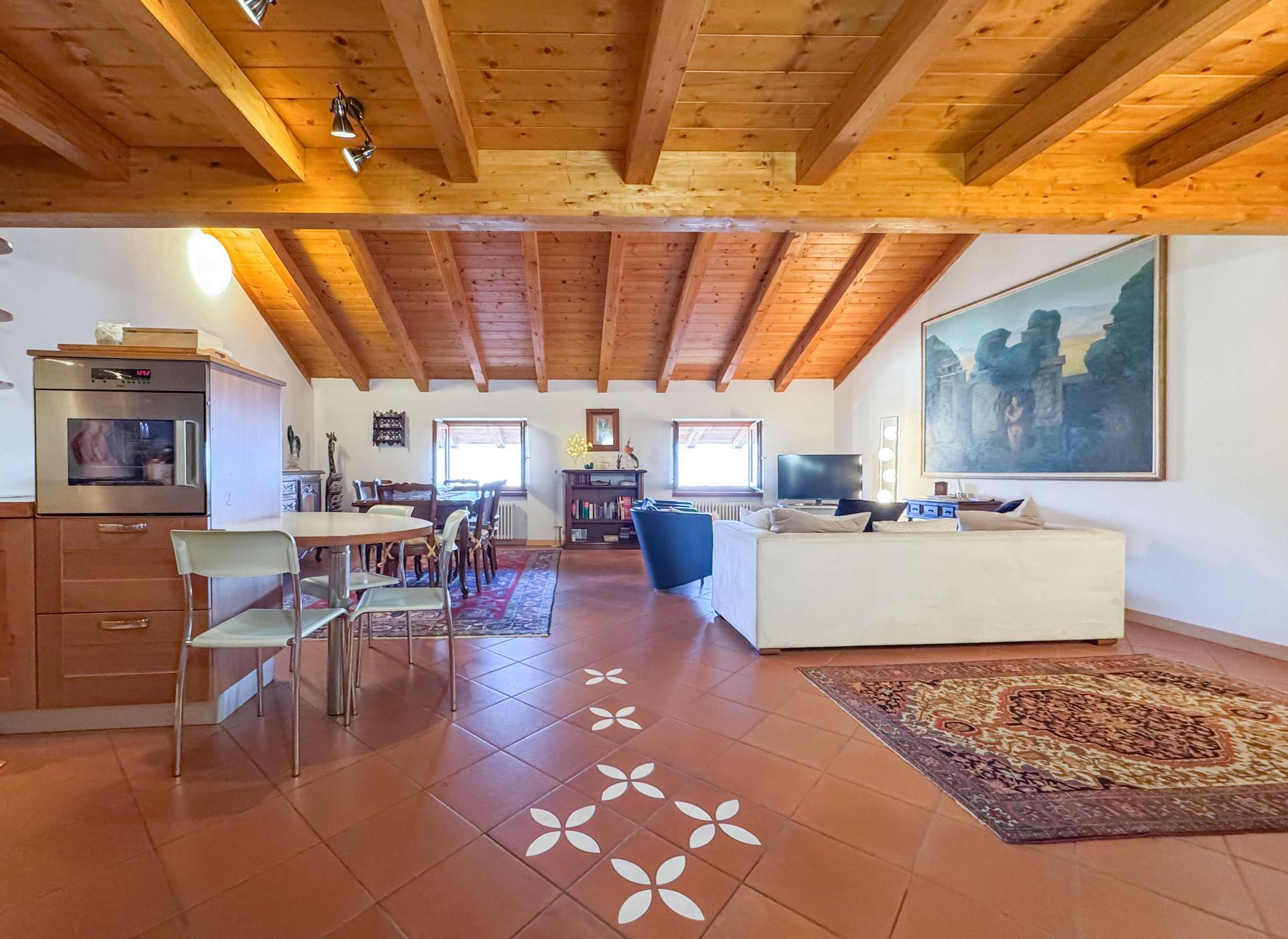 Appartamento in Via Peller 9, Ville d'Anaunia