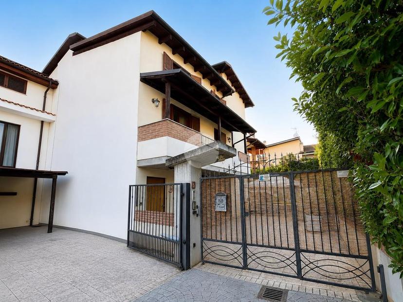Trilocale in Via Ernani Savini 5, Città Sant'Angelo — foto 2 di 5