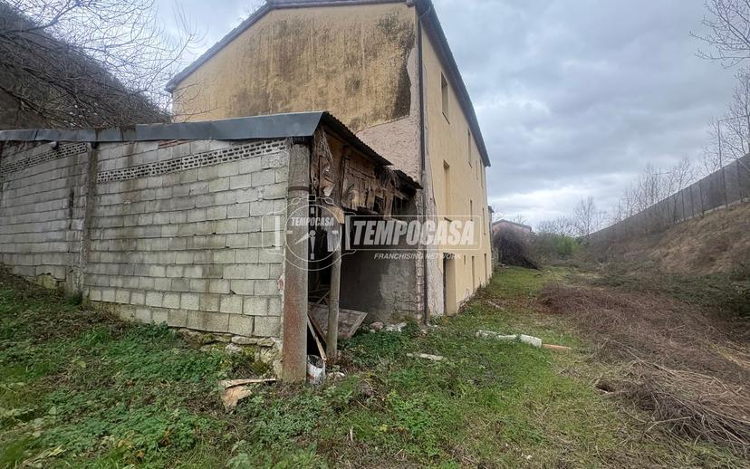 Casa indipendente in Borgo Tufico 81, Fabriano — foto 2 di 5