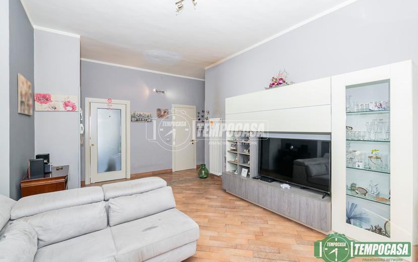Trilocale in Via Dante 11, Tavazzano con Villavesco — foto 5 di 5