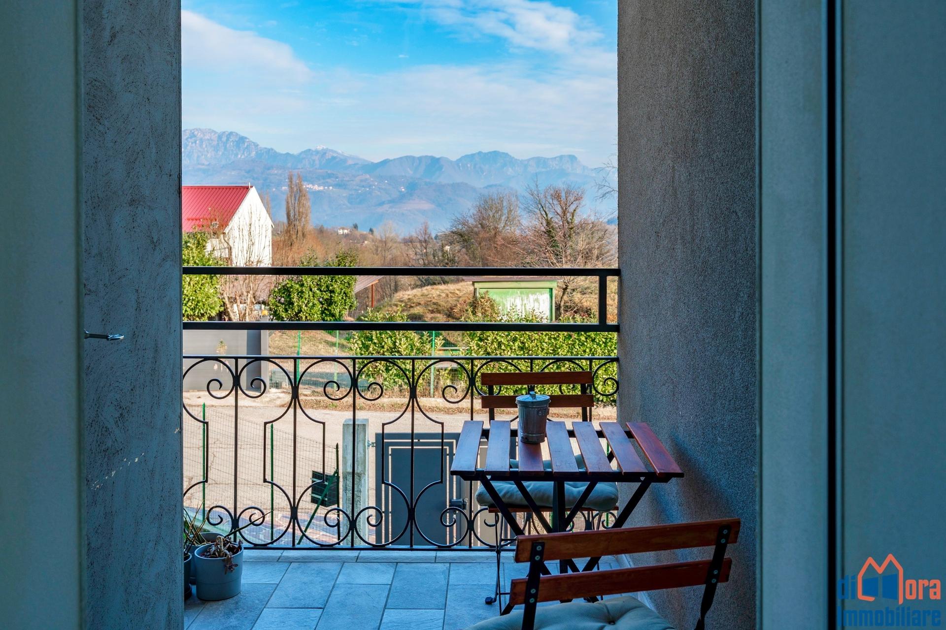 Villa a schiera, Sabbio Chiese
