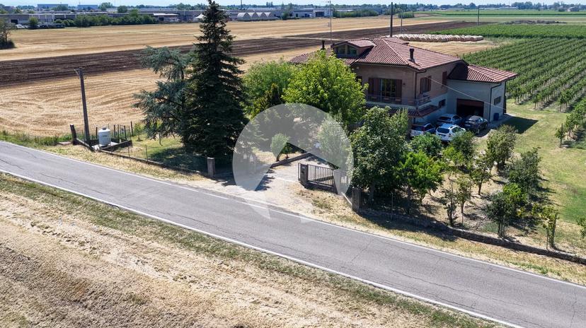Casa indipendente in Via Sinistra Tresinaro 43, Correggio
