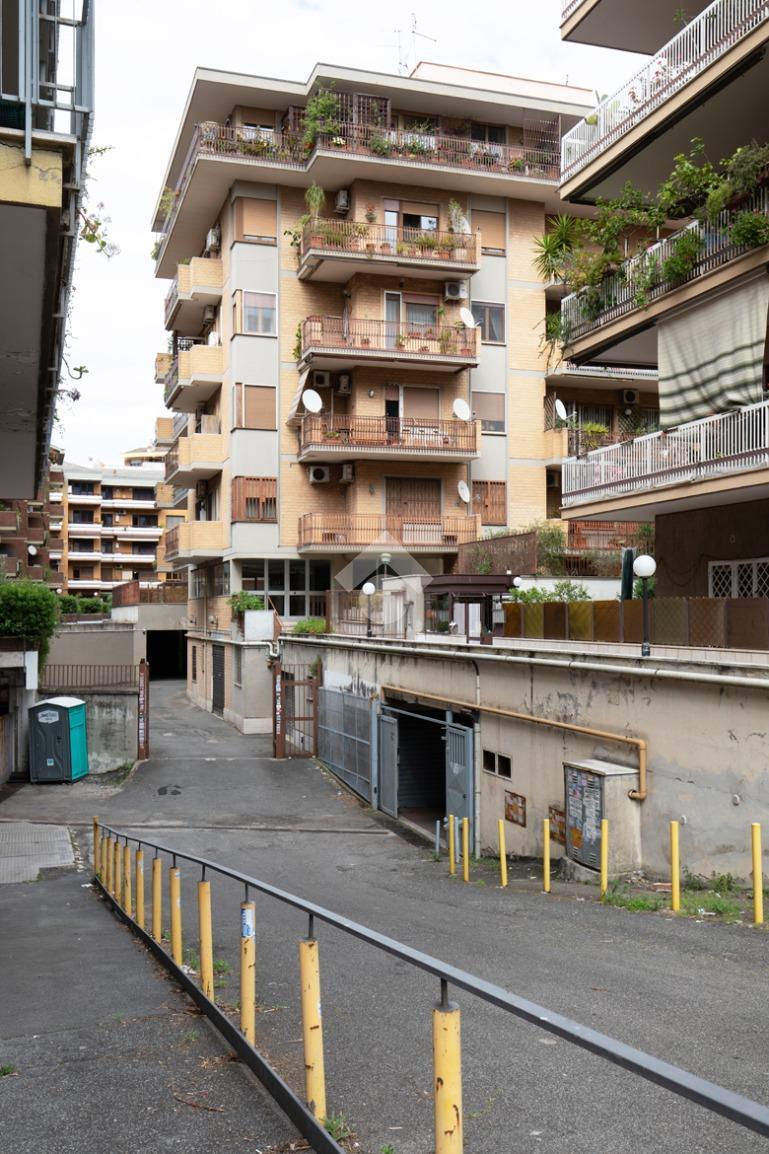 Quadrilocale in Via Latina 497, Roma