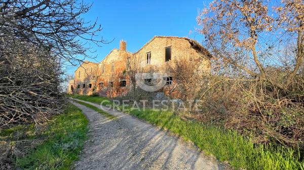 Casale in Piazzale Piero Morviducci, Chiusi — foto 2 di 5