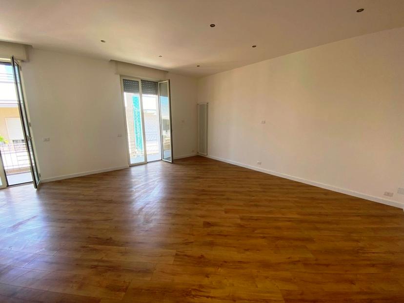 Trilocale in Via Regina  57, Casamassima — foto 2 di 5