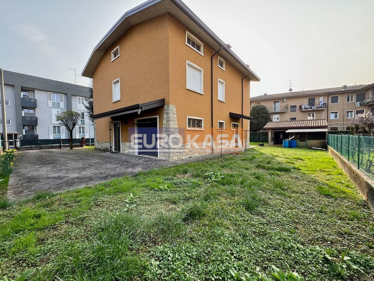 Villa in Via Montesanto, Osio Sopra