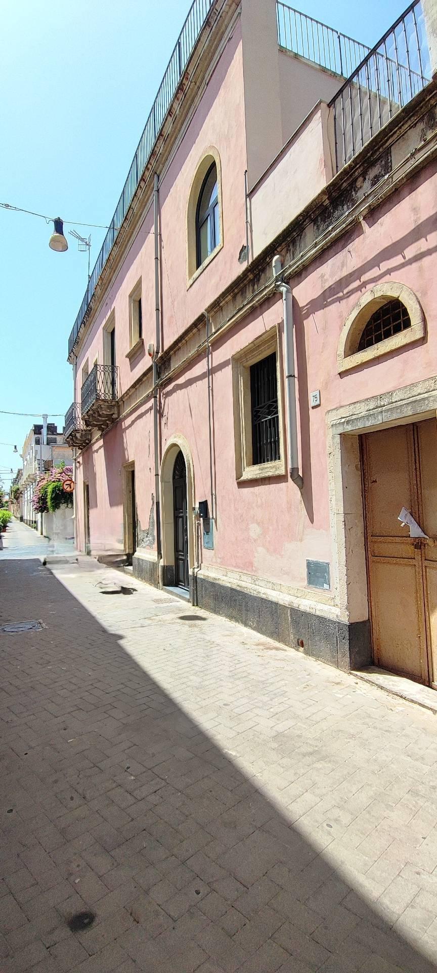 Casa indipendente in Via Flavio Gioia 79, Riposto