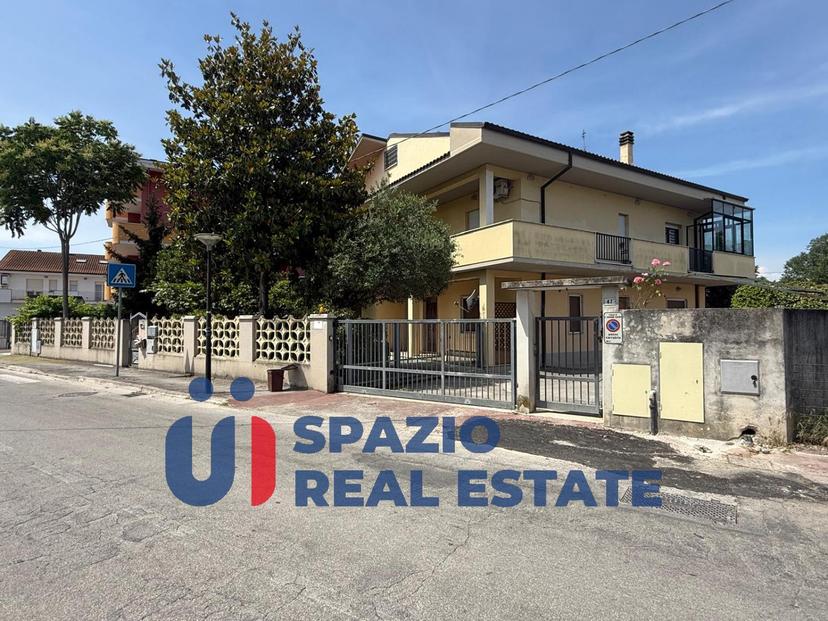 Casa indipendente in Via Salara 47, San Giovanni Teatino
