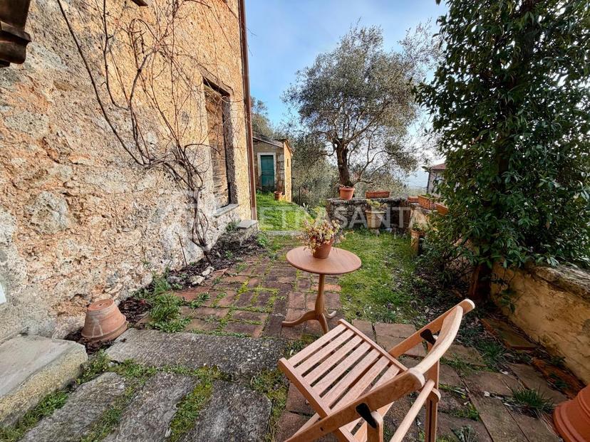 Porzione di casa, Pietrasanta
