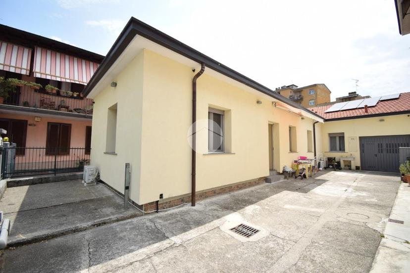 Casa indipendente in Via Santa Maria, Agrate Brianza