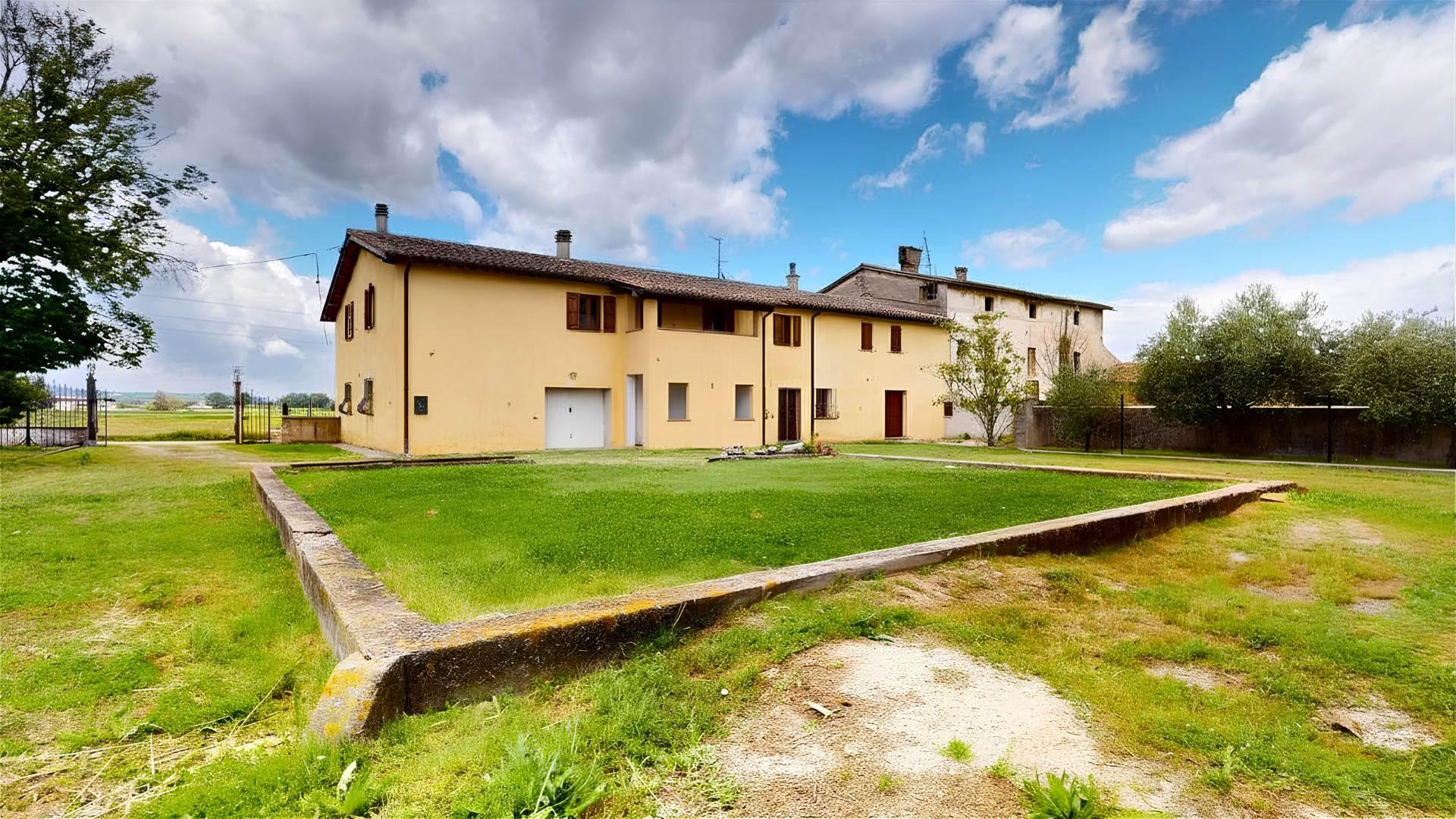 Casa indipendente in Frazione Beroide, Spoleto