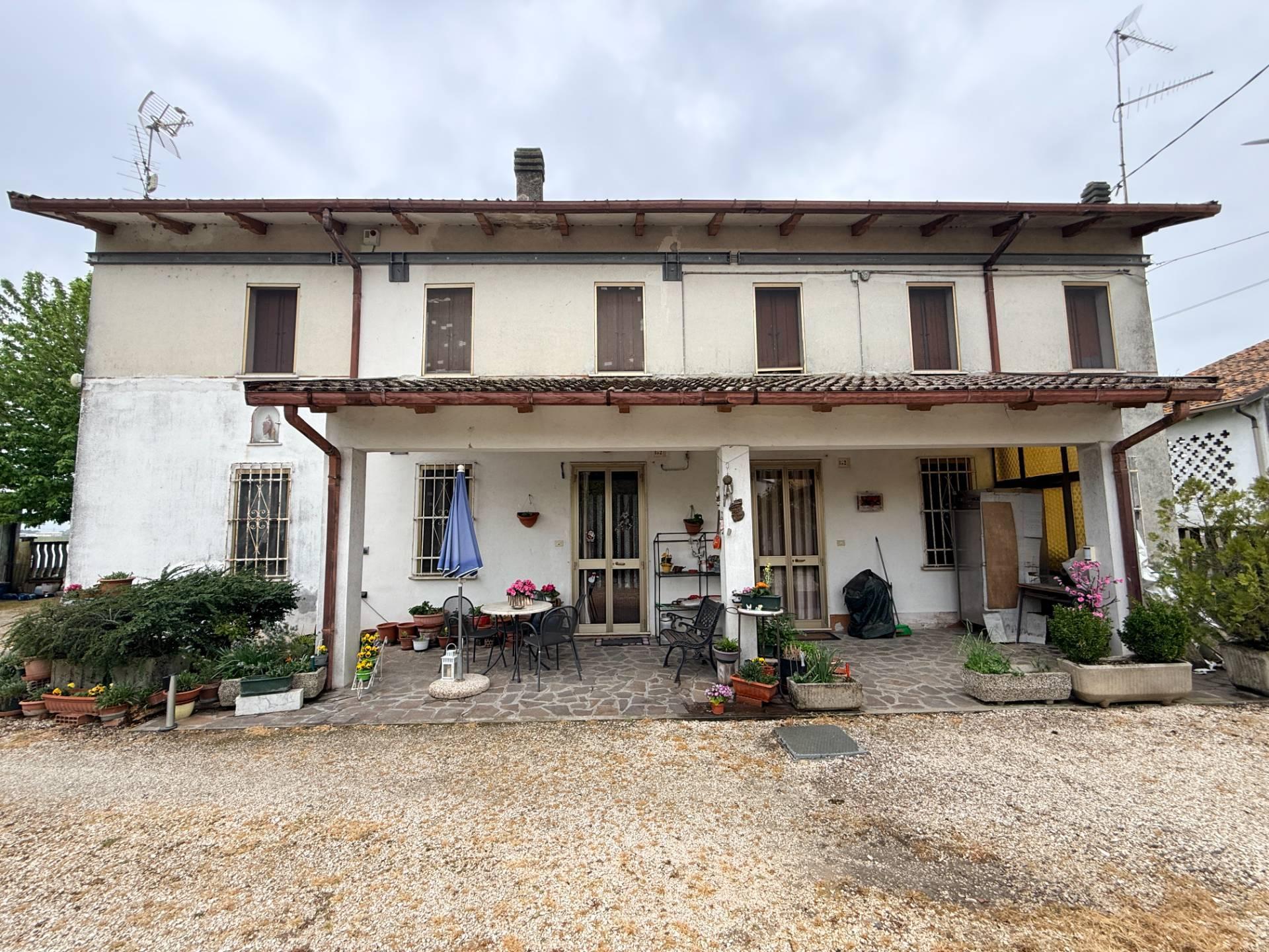 Villa, Poggio Rusco