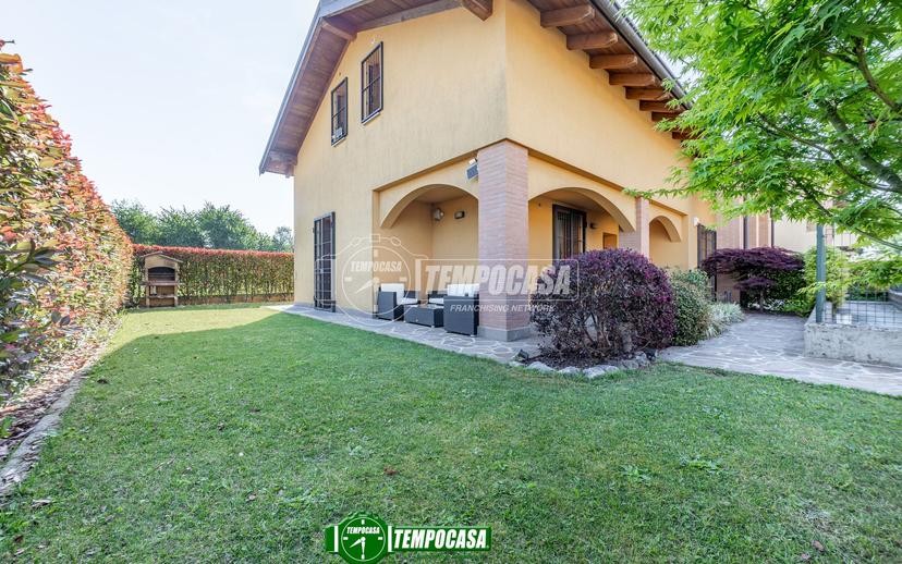 Villa a schiera in Via Sant'Antonio 15, Cavenago di Brianza