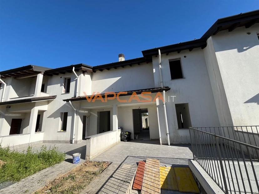 Villa a schiera in Via Monte Bianco, Castel Rozzone — foto 3 di 5