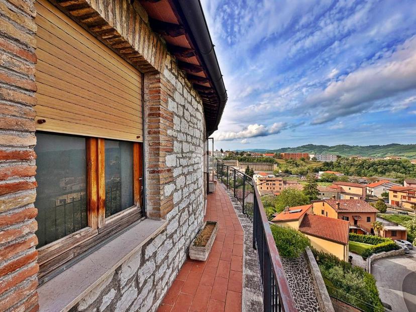 Casa indipendente in Via della Porta 5, Gualdo Tadino — foto 4 di 5