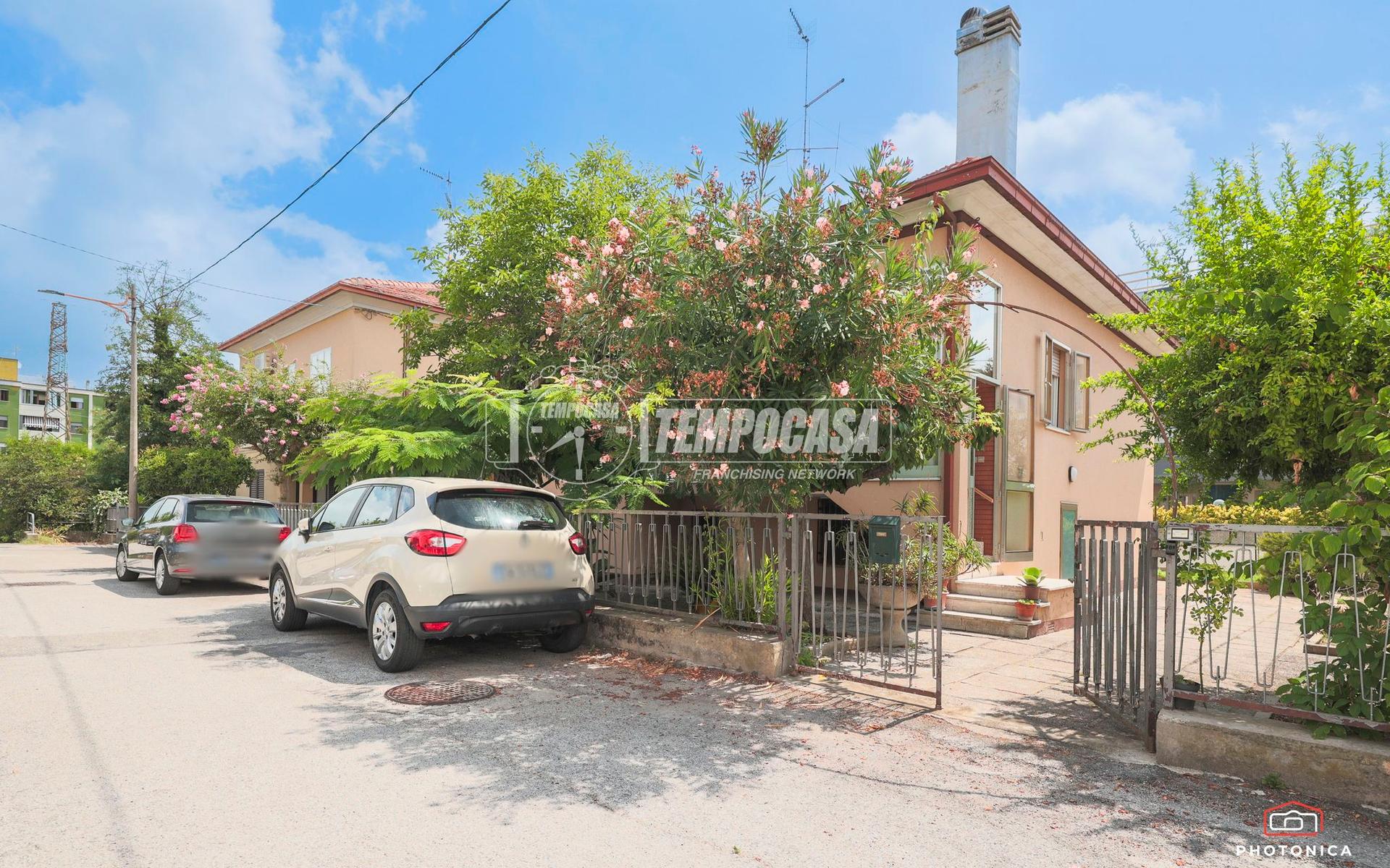 Casa indipendente in Viale Etna, Riccione