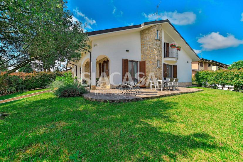 Villa in Via Belvedere 39, Bernareggio