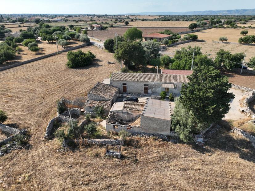Casa indipendente in Contrada Commaldo Superiore, Rosolini