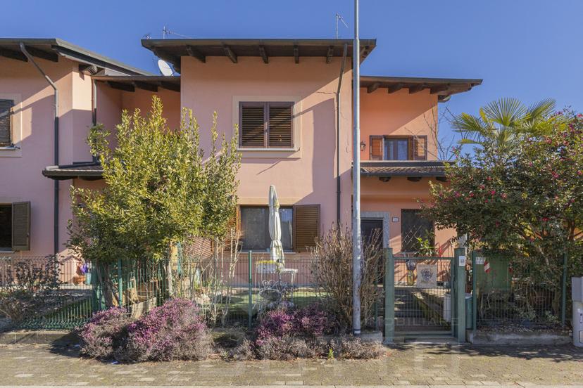 Villa a schiera in Via della Ciocca 94, Borgomanero — foto 3 di 5