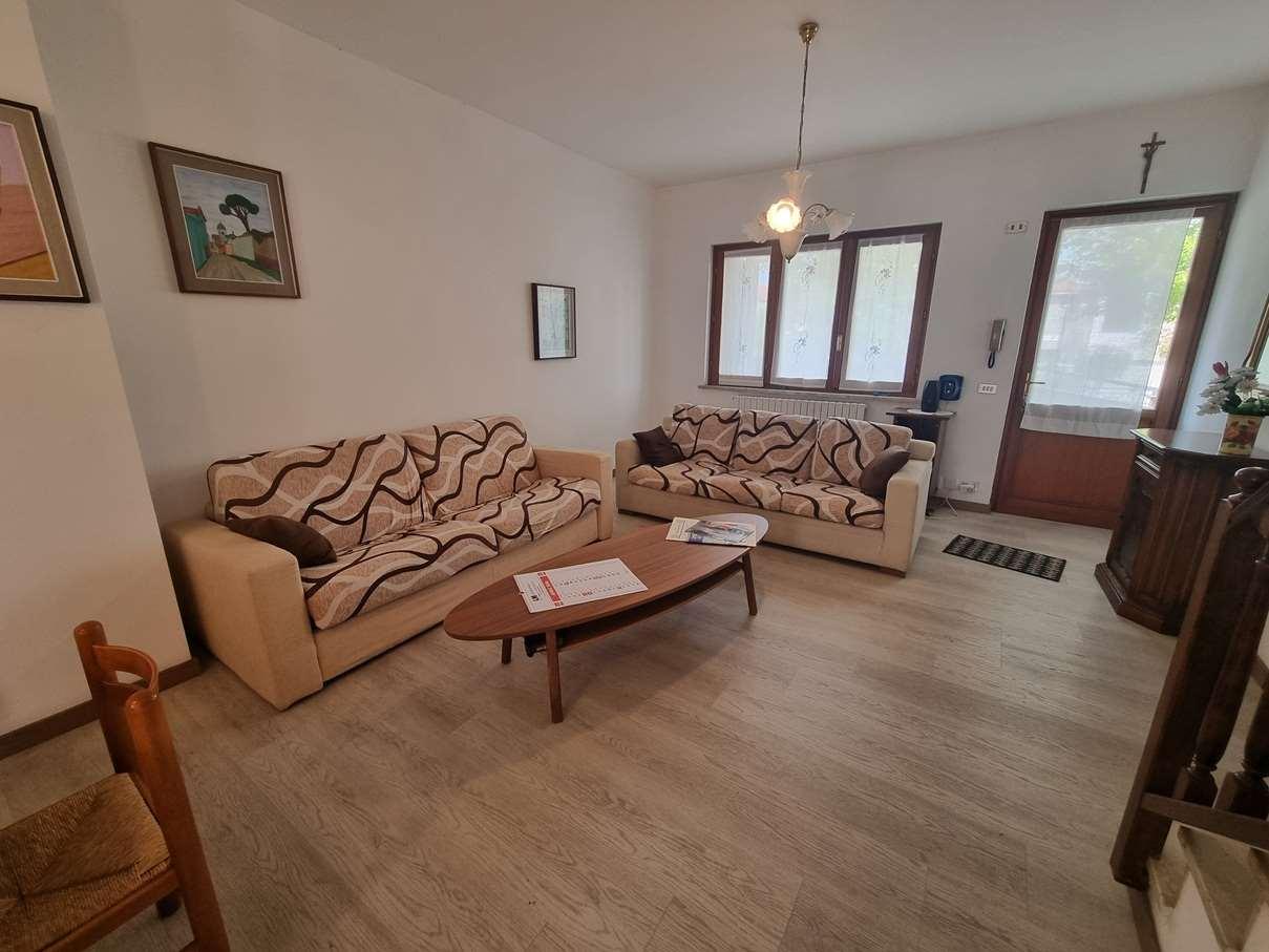 Villa a schiera in Via Guido Rossa, Limbiate
