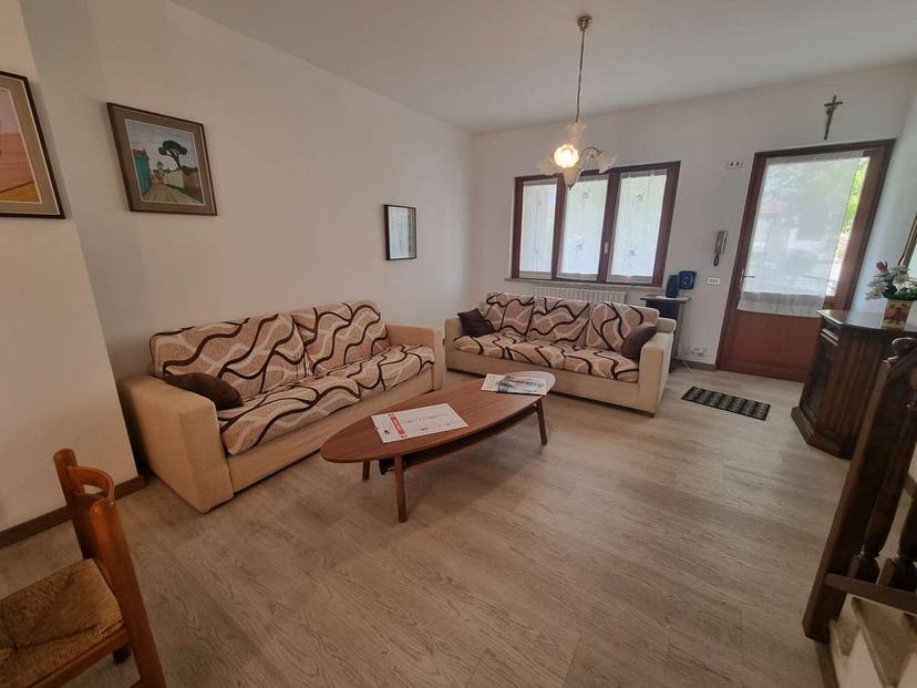 Villa a schiera in Via Guido Rossa, Limbiate