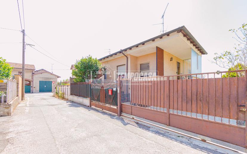 Villa in Via Primavera 4, Vigevano — foto 2 di 5