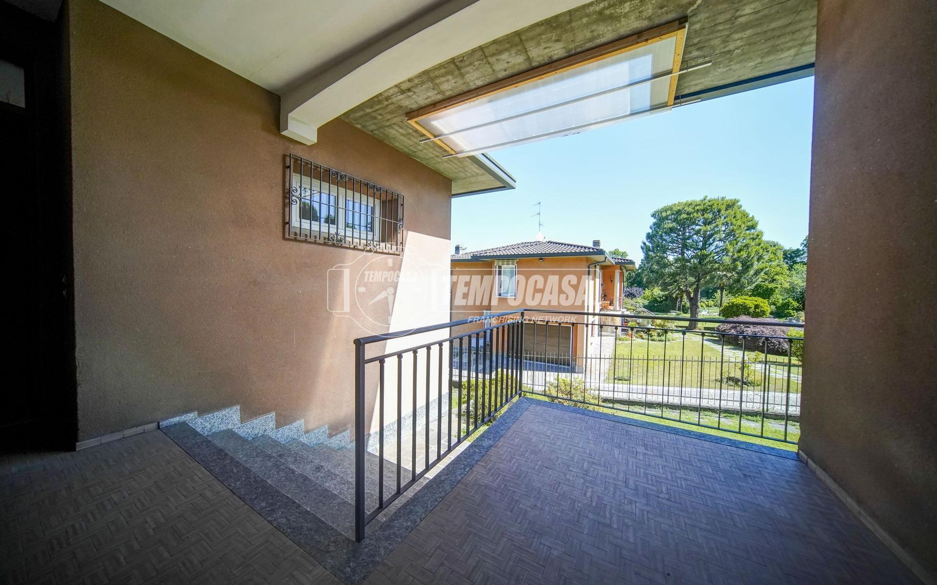 Villa in Via Valle Peschiera 24, Buguggiate