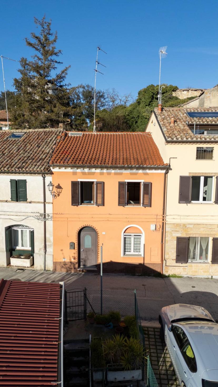 Casa indipendente in Via Enrico Iacomini 37, Camerano — foto 2 di 5