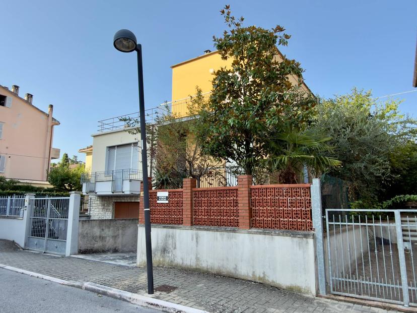 Villa a schiera in Via Monti 36, Fabriano