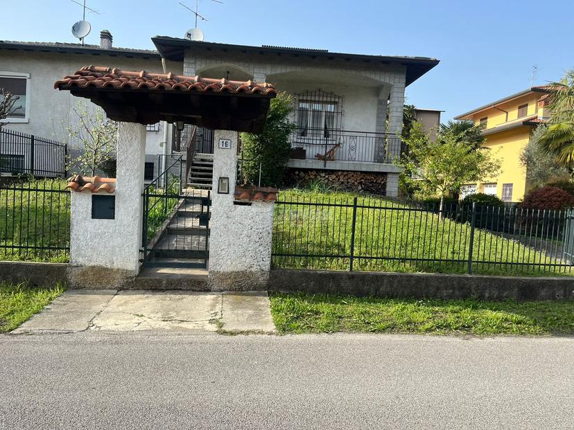 Villa in Via Giosuè Borsi 16, Besana in Brianza — foto 3 di 5
