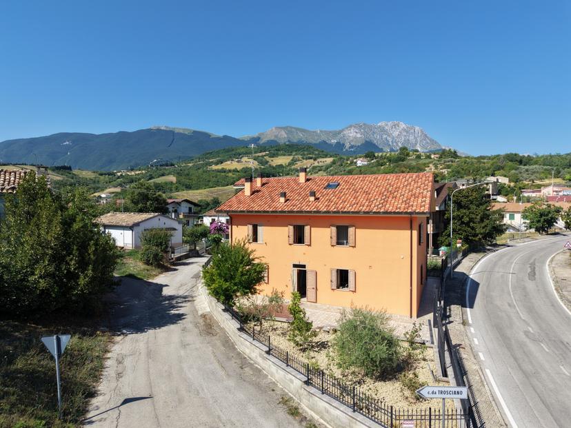 Casa indipendente in Contrada Bivio Cupoli 19, Farindola — foto 3 di 5