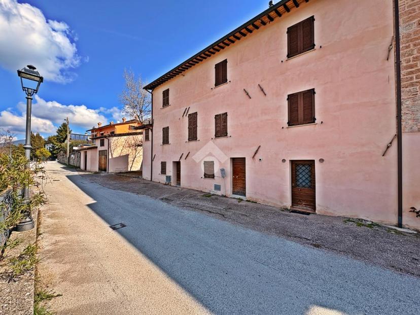 Casa indipendente in Str. Corcia - Petroia 40, Gualdo Tadino — foto 2 di 5