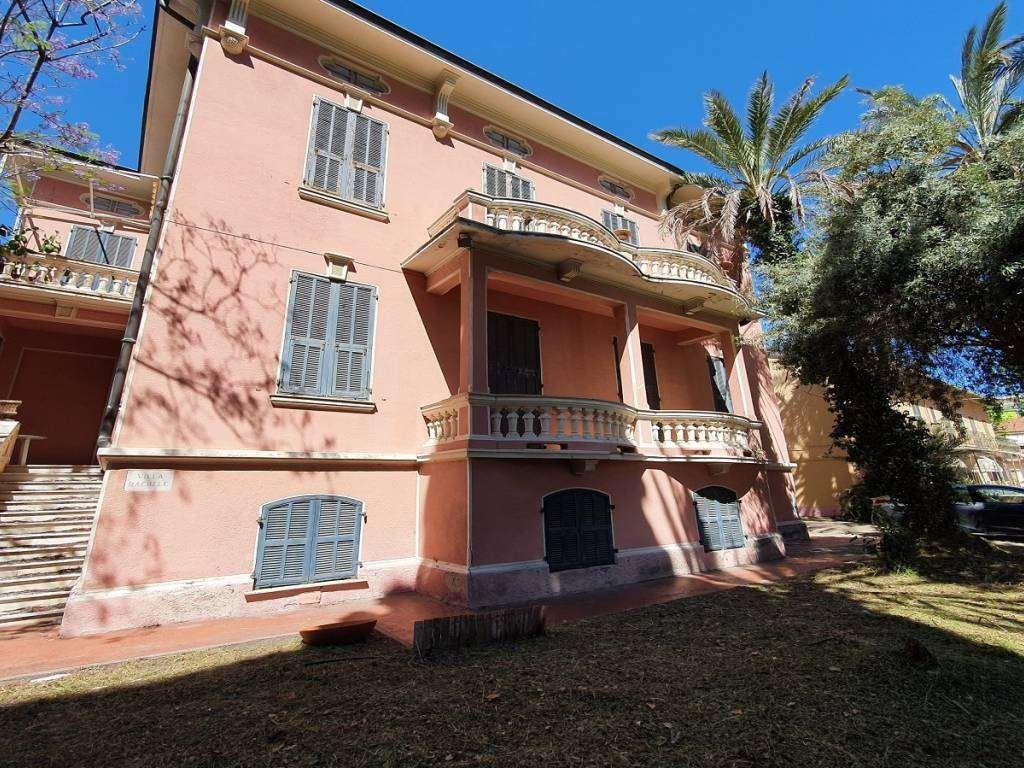 Villa unifamiliare in Via delle Onde 1, Bordighera