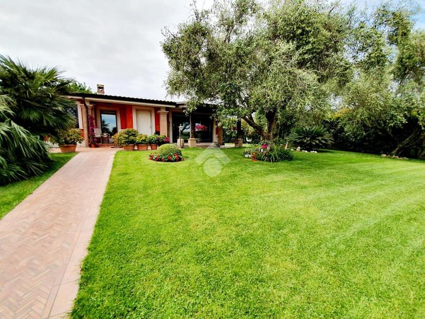 Villa in Viale Ascanio 36, Pomezia — foto 4 di 5