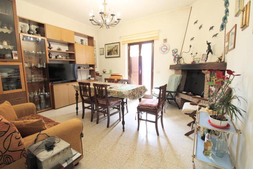Casa indipendente in Via Pompeo Magno, Mompeo — foto 2 di 5