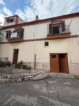 Casa indipendente, Bisacquino